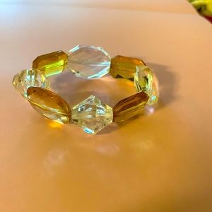 Clear/gold beaded bracelet!